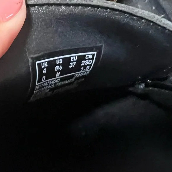 Clarks Black Patent Leather Loafers with Fringe Detail Size 6.5 - Picture 11 of 11